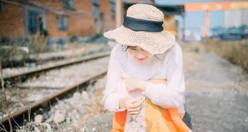 如何帮助女友克服自卑情绪（15个有效方法帮助女友重拾自信）