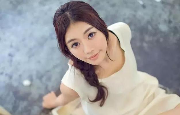 从男人的角度看，如何应对女友太强势的问题？（掌握沟通技巧，让你的爱情更加美好）