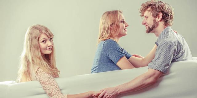婚姻里出轨的男人，还能挽回吗？（以婚后出轨的男人还有救吗？）