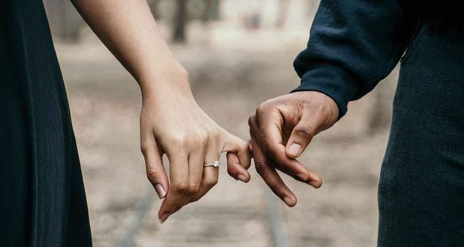 以婚外恋如何处理？（妥当应对，化解婚姻危机）