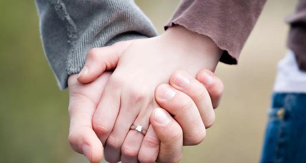 婚姻破裂后妻子拯救婚姻的正确步骤（重建婚姻关系，让爱回归）