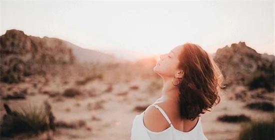 单身女性约会必知的6招迷倒他（教你如何展现自信与魅力，赢得心仪男生的青睐）