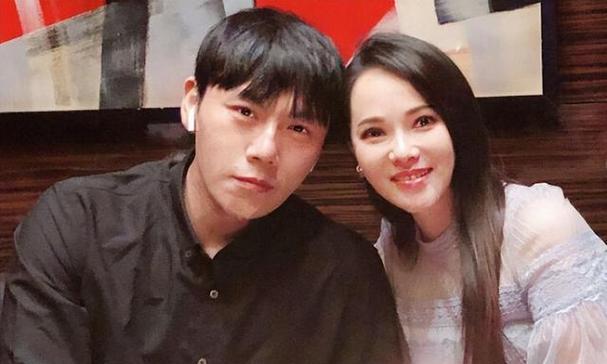 如何协调二婚重组家庭中新欢和女儿的关系（建立亲密关系、化解矛盾、促进和谐发展）