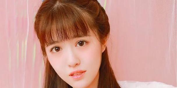 女人动心后的表现（探讨女人内心深处的情感世界，解读女人言行背后的秘密）