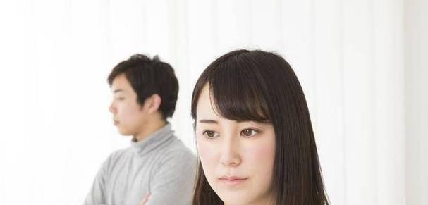 如何用言语重新打动女友的心（成功追回女友的技巧和关键要素）