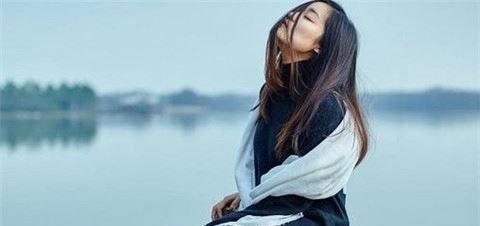 如何用言语重新打动女友的心（成功追回女友的技巧和关键要素）