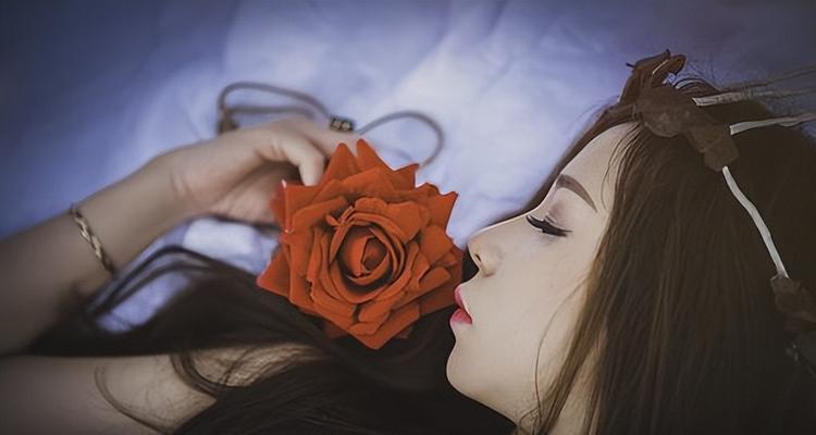 爱上已婚女人，情感不得不面对的痛苦（面对现实的残酷）