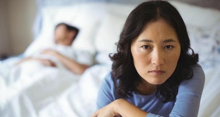 如何应对男友的冷暴力行为（学会沟通和处理情绪）