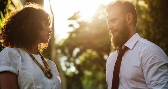 男生是否会以女生家庭条件为恋爱考量（揭秘男生心中的恋爱标准）