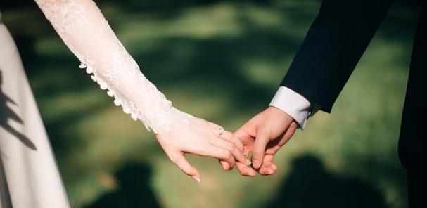 如何处理父母不同意女友离婚的问题（父母的反对和女友的选择）