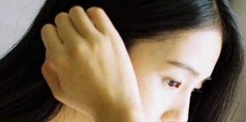 女友提分手怎么办（应对女友突然提出分手的方法和技巧）