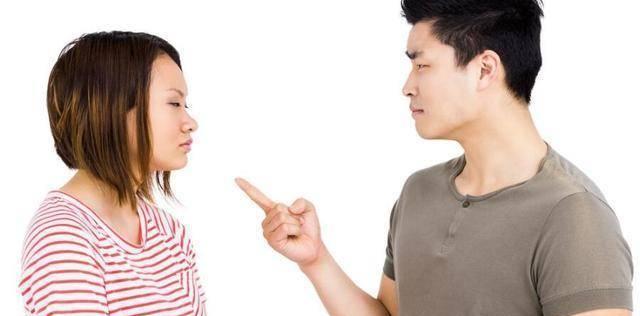 女友对我冷处理，我该怎么办（如何处理女友的冷淡与情绪变化）