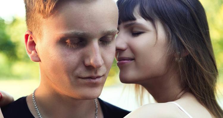 情商高女人的男人挽留策略（教你如何让男人主动追求你）