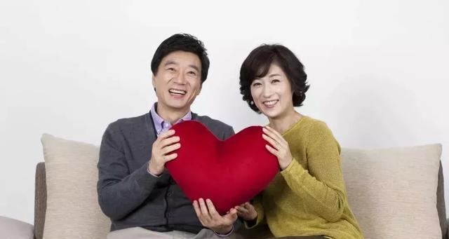 经营幸福婚姻的10个要素（让爱情长久的秘诀与技巧）