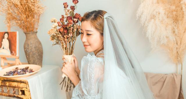 异地恋如何应对有人追我女友（三招教你轻松挽回）