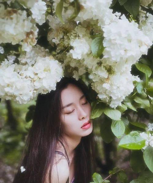 冷眼观爱，女生千万不可高攀（探寻女性高攀男性的心理与危害）