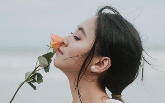 分手后的痛苦与挣扎（走出婚外情的阴影）
