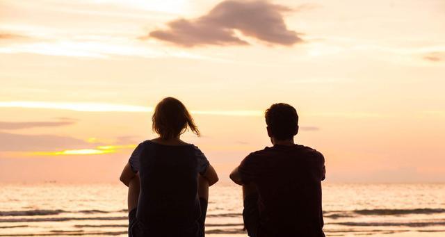 夫妻关系不好如何处理（15个有效的方法帮助你修复破裂的夫妻关系）