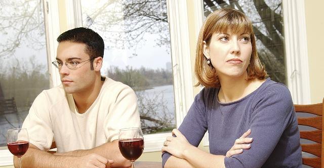 冷暴力婚姻到底该不该离婚（探讨冷暴力在婚姻中的影响及应对之策）