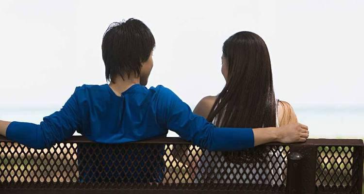 挽回男友心，让他彻底忘记前女友（如何让男友对你死心塌地）