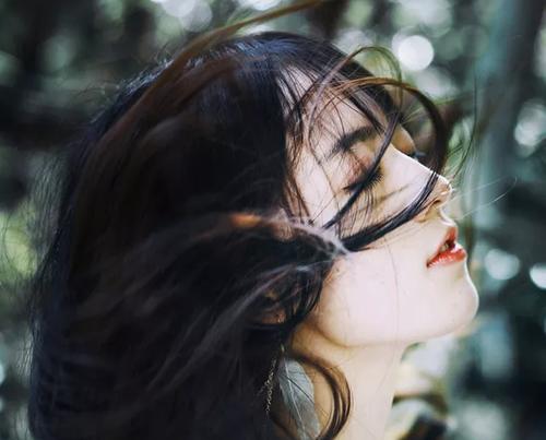 挽回劈腿男友的有效方法（如何重新赢得他的心）