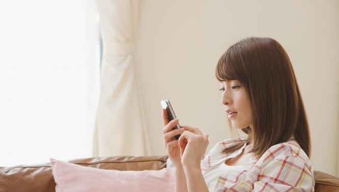网恋女友突然分手了我，该怎样挽回（如何在网恋中保持感情）