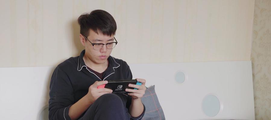 当异地男友突然劈腿，是谁背叛了爱情（异地恋情的考验）