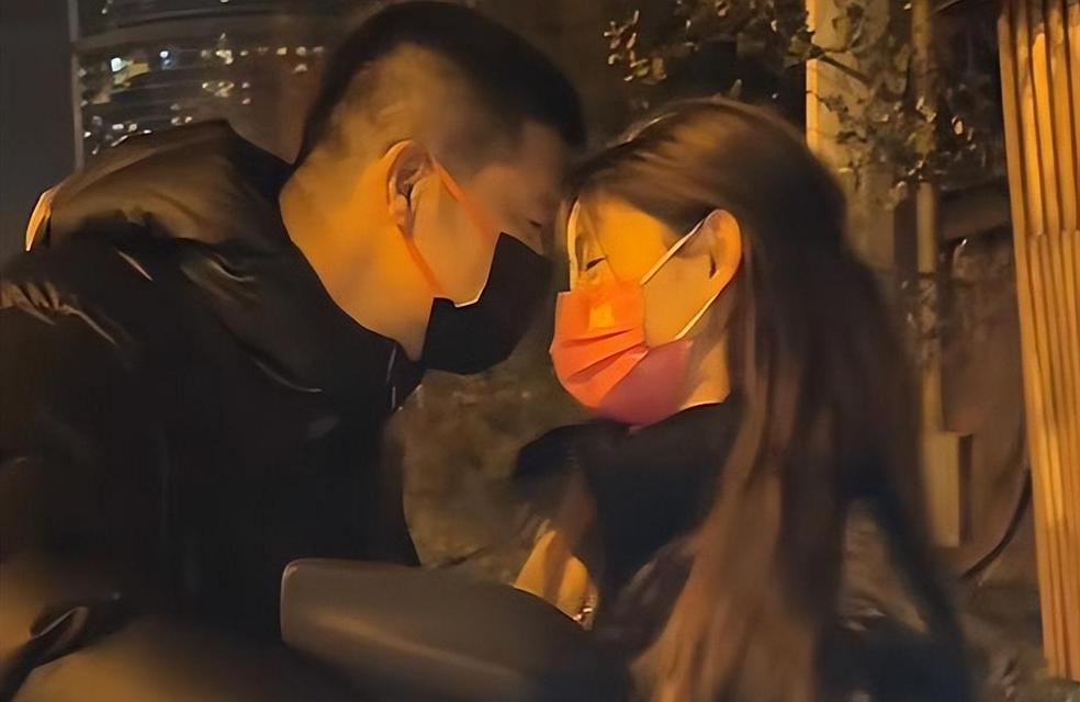 女生为何钟情于大叔（揭秘女生恋爱心态）