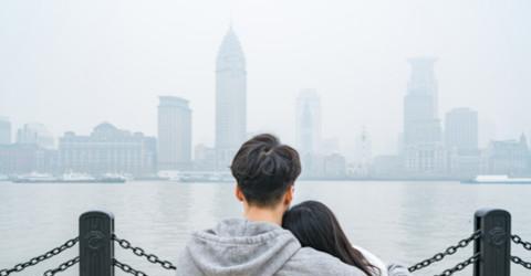 男人爱上你的最明显表现（如何让他爱上你）