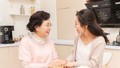 男人如何成为好的婆媳关系中介者（掌握4个技巧）