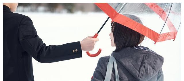 男人三个行为细节透露了他不再爱你（如何从他的言行举止判断他是否对你冷淡）