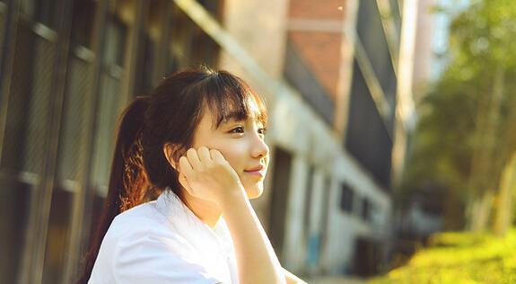男朋友异性缘好怎么办？如何处理恋爱中的嫉妒情绪？