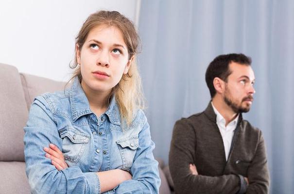 男人出轨被发现后会有什么心理反应？如何处理这种心理危机？