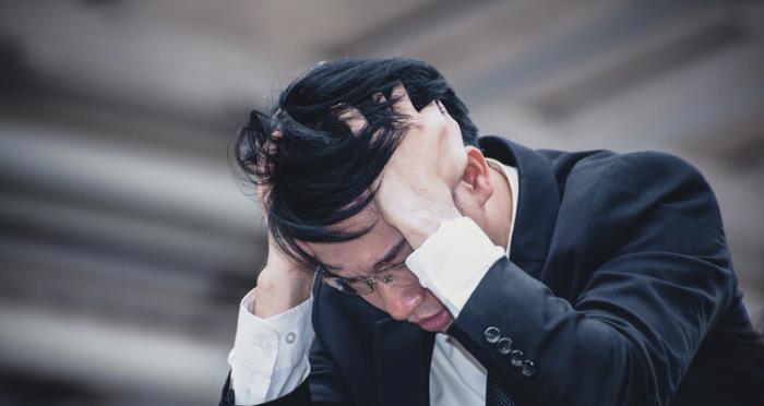 男人出轨心虚的表现是什么？如何识别和应对？