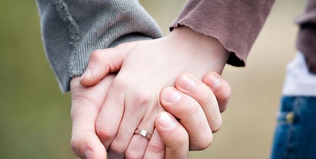 男人在等你挽回的暗示是什么？如何识别男人的挽回信号？
