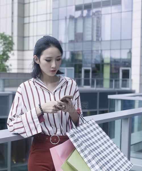 男生带着女朋友逛街的正确打开方式是什么？逛街时应该注意哪些细节？