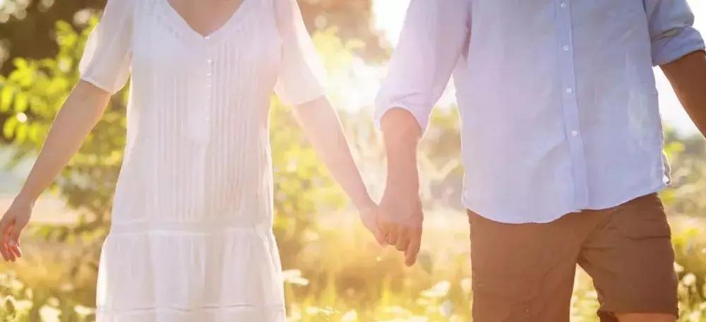 如何处理男友的不信任感？解释出轨疑虑的正确方式是什么？