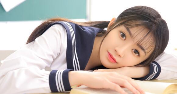 女朋友被别人表白应该怎么回？如何妥善处理这种情况？