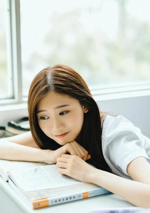 女朋友被别人表白应该怎么回？如何妥善处理这种情况？