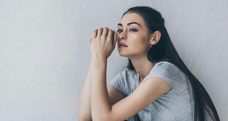 如何处理男友与前女友的关系问题？