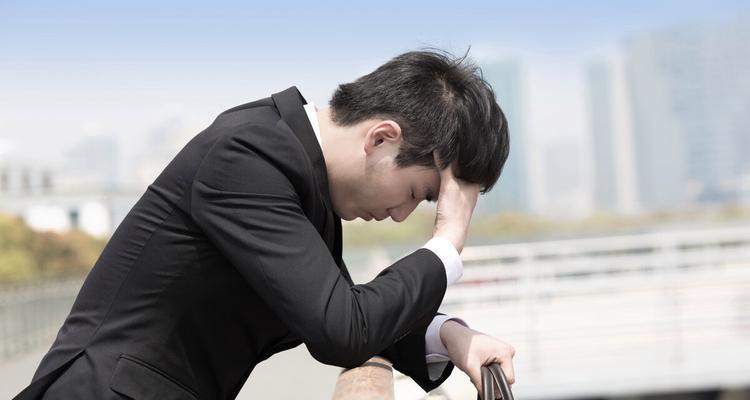 男友忘不掉前女友想分手有必要挽回吗？如何处理感情中的纠结？