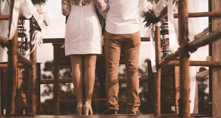 男友不想结婚我该等待吗？如何处理婚前犹豫？
