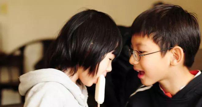 恋爱中的男生何时会亲吻？亲密行为的时机与意义是什么？