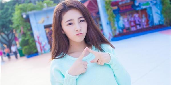 女孩喜欢你的迹象有哪些？如何判断她是否心仪你？