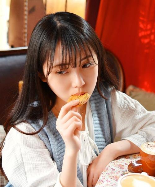 分手后女朋友绝情表现是还爱吗？如何解读这种行为？