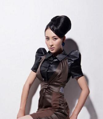 女朋友劈腿前男友怎么办？如何处理信任危机？
