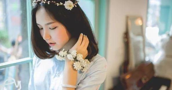 女朋友拉黑我也不见我该怎么挽回？有效挽回感情的策略是什么？