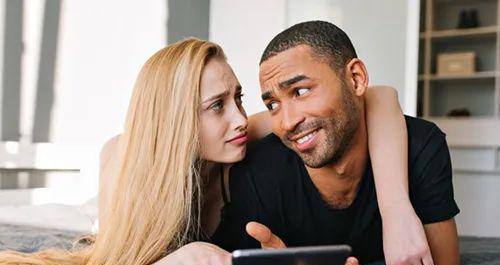 女朋友幼稚不成熟怎么办？如何帮助她成长？