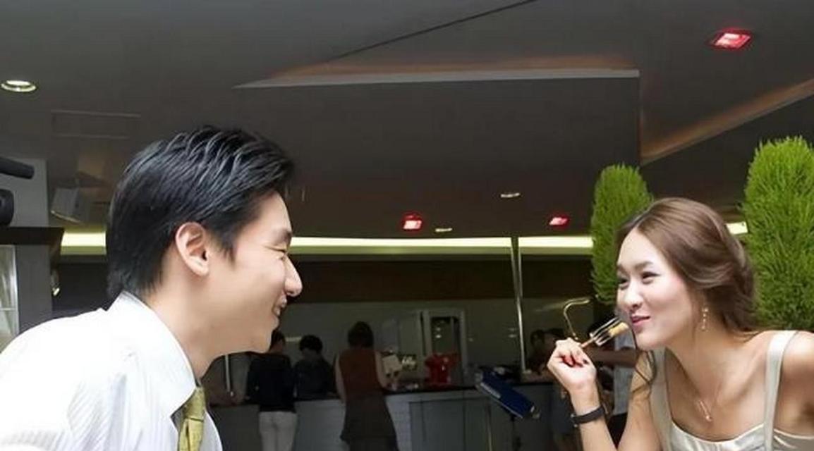 女朋友提出分手并考虑再婚我该如何处理我们的关系？