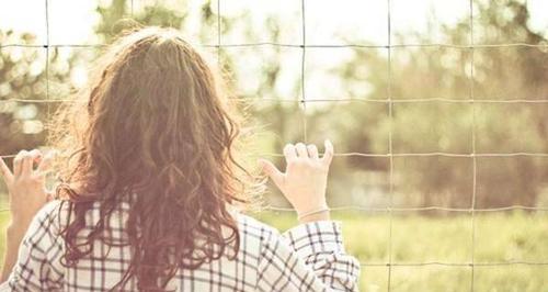 女朋友疑心重不信任我怎么办？如何重建信任？